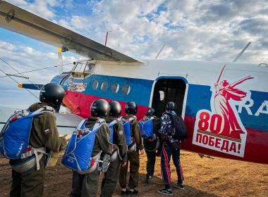 Курсанты Центра «ВОИН» из шести регионов совершили первый прыжок с парашютом