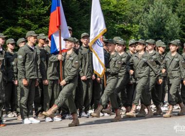 Директор Центра «ВОИН» и директор ВДЦ «Океан» открыли межрегиональную смену «Время юных героев» на Дальнем Востоке