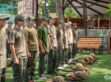 Директор Центра «ВОИН» и директор ВДЦ «Океан» открыли межрегиональную смену «Время юных героев» на Дальнем Востоке