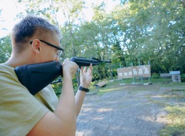 Хабаровские подростки изучают снайпинг на смене «Время героев»