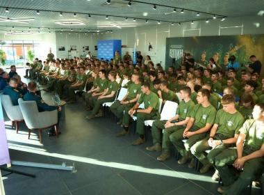 Командир Центра «ВОИН», Андраник Гаспарян поздравил школьников и студентов с Днем знаний!