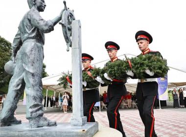 Министр просвещения России Сергей Кравцов и директор Центра «ВОИН» Дмитрий Шевченко встретились с курсантами ВДЦ «Океан»