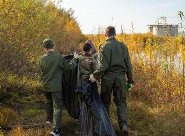 Курсанты Центра «ВОИН» очистили берег реки Уды в Бурятии