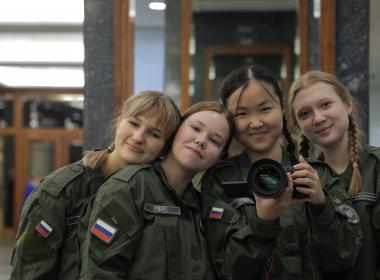 Председатель Правления Центра «ВОИН» Виктор Водолацкий встретился с финалистами конкурса эссе «Связь поколений»